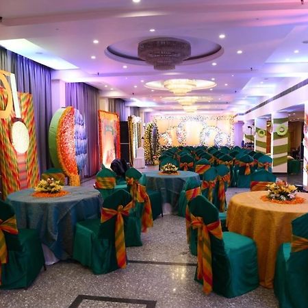 Hotel Krishna Palace Ayodhya ภายนอก รูปภาพ