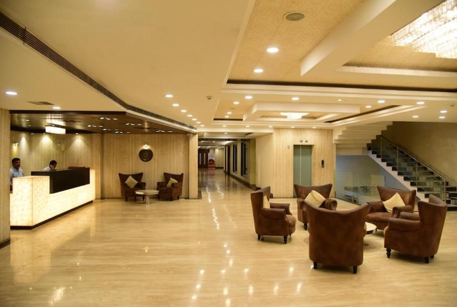 Hotel Krishna Palace Ayodhya ภายนอก รูปภาพ