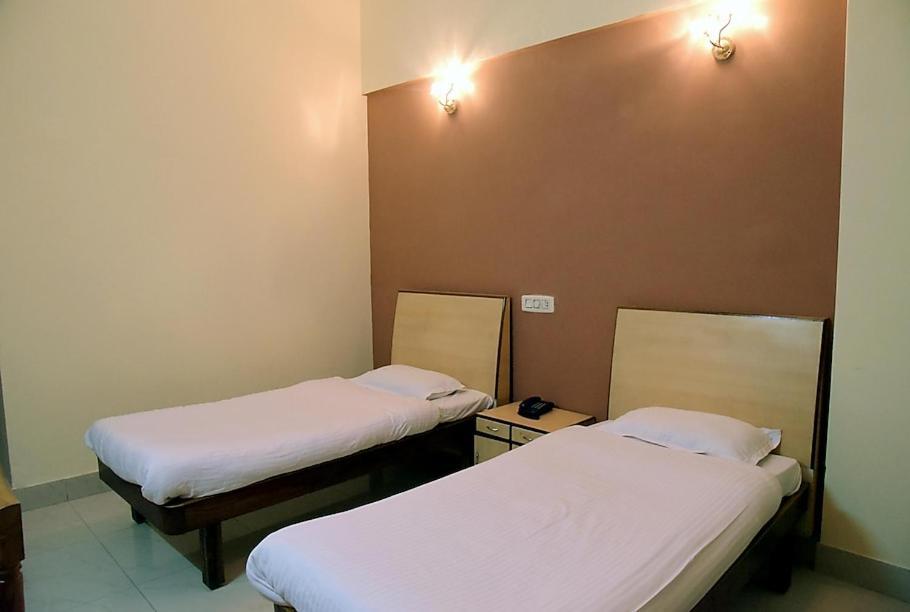 Hotel Krishna Palace Ayodhya ภายนอก รูปภาพ