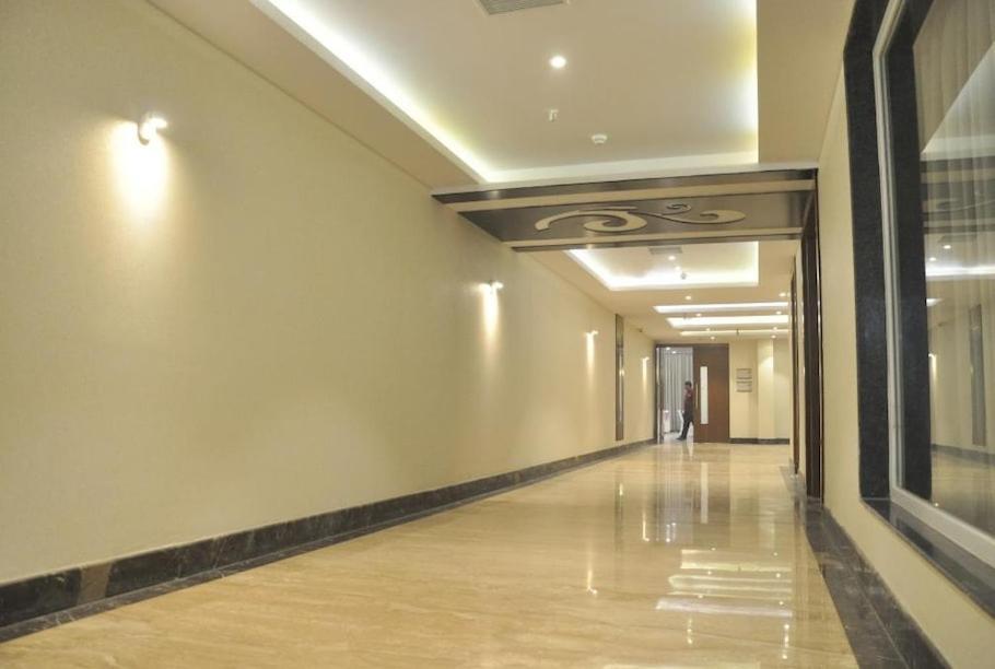Hotel Krishna Palace Ayodhya ภายนอก รูปภาพ