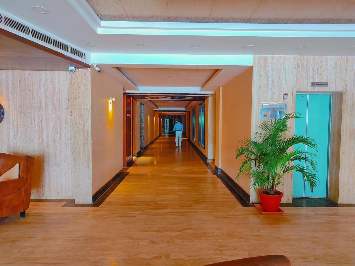 Hotel Krishna Palace Ayodhya ภายนอก รูปภาพ