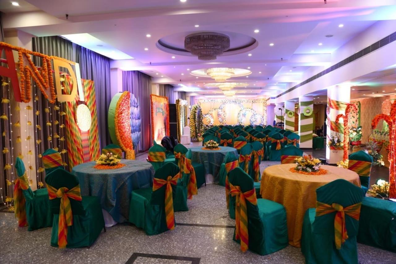 Hotel Krishna Palace Ayodhya ภายนอก รูปภาพ