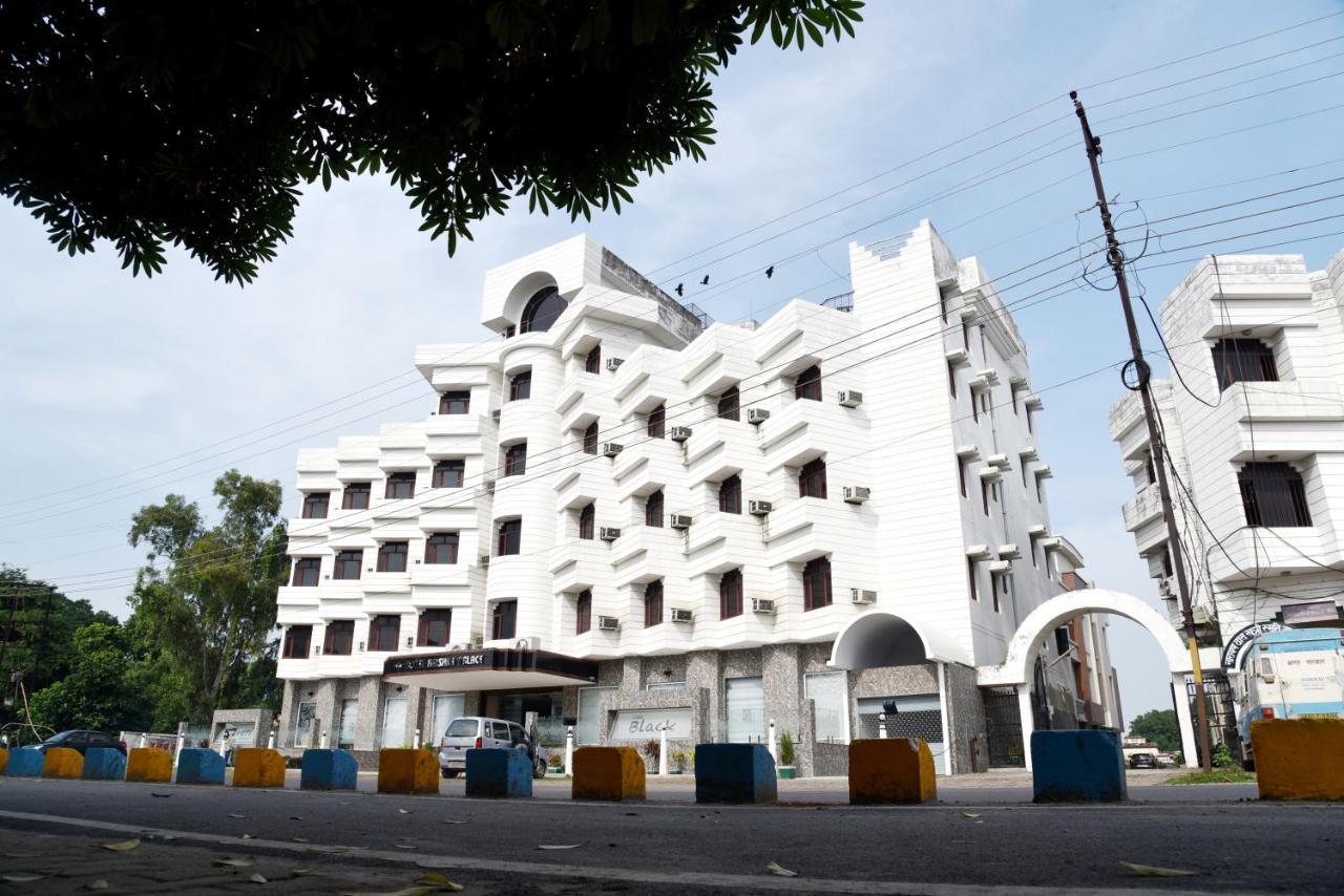 Hotel Krishna Palace Ayodhya ภายนอก รูปภาพ