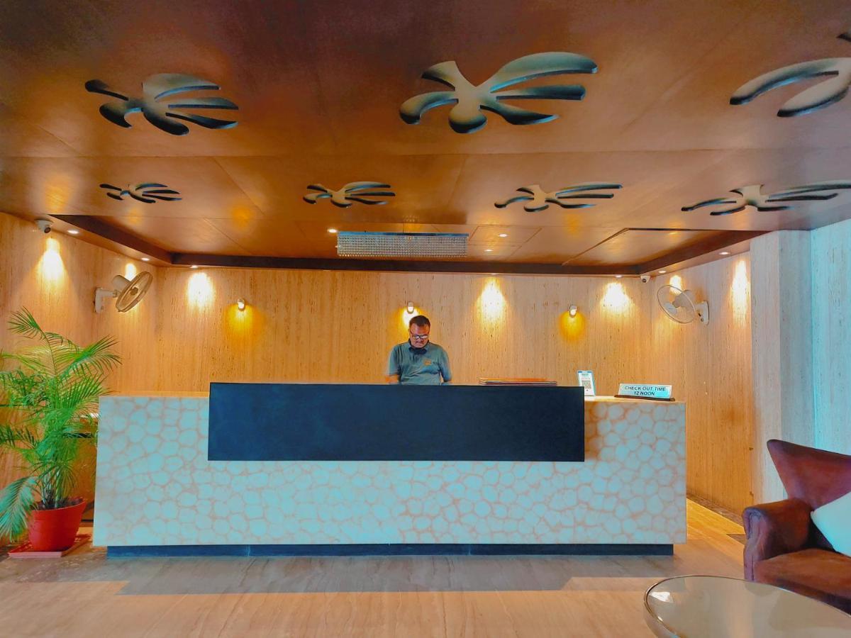 Hotel Krishna Palace Ayodhya ภายนอก รูปภาพ